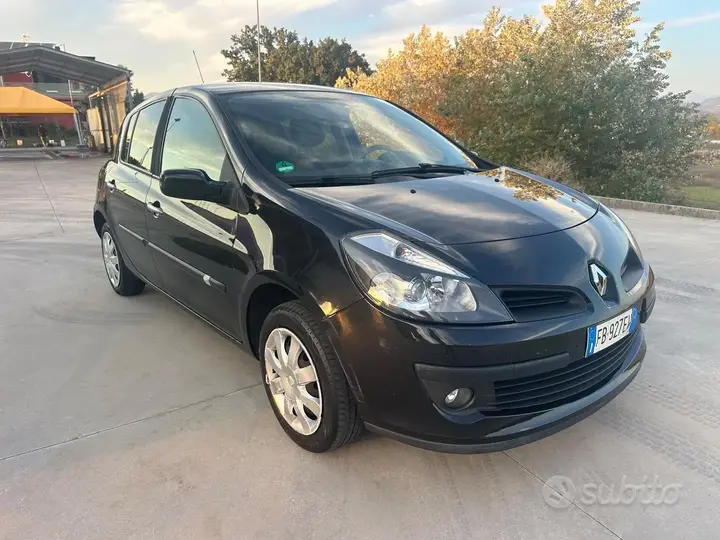 Renault Clio 2008 photo 2