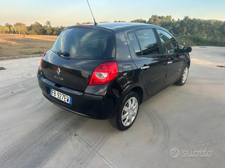 Renault Clio 2008 photo 3