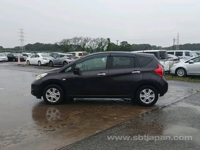 Nissan Note 2013 photo 4