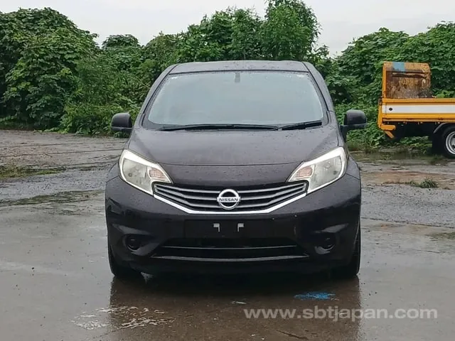 Nissan Note 2013 photo 2
