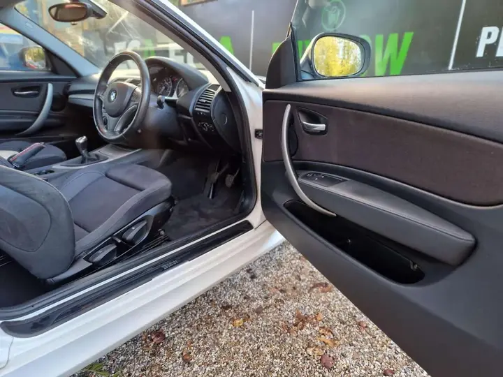 BMW 1 Series 2009 photo 4