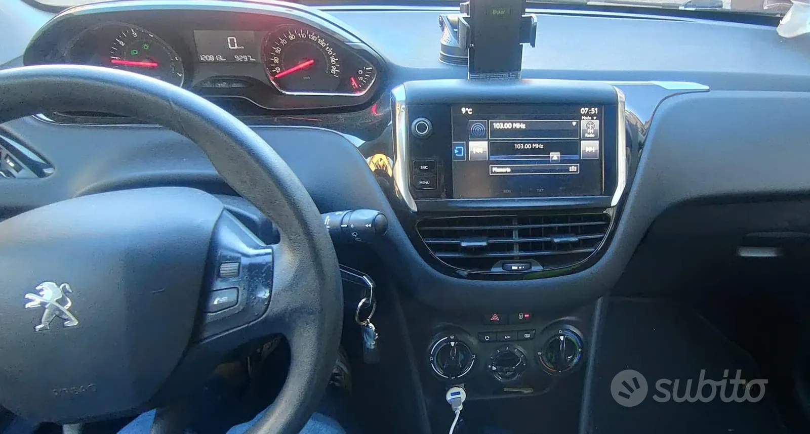 Peugeot 208 2014 photo 5