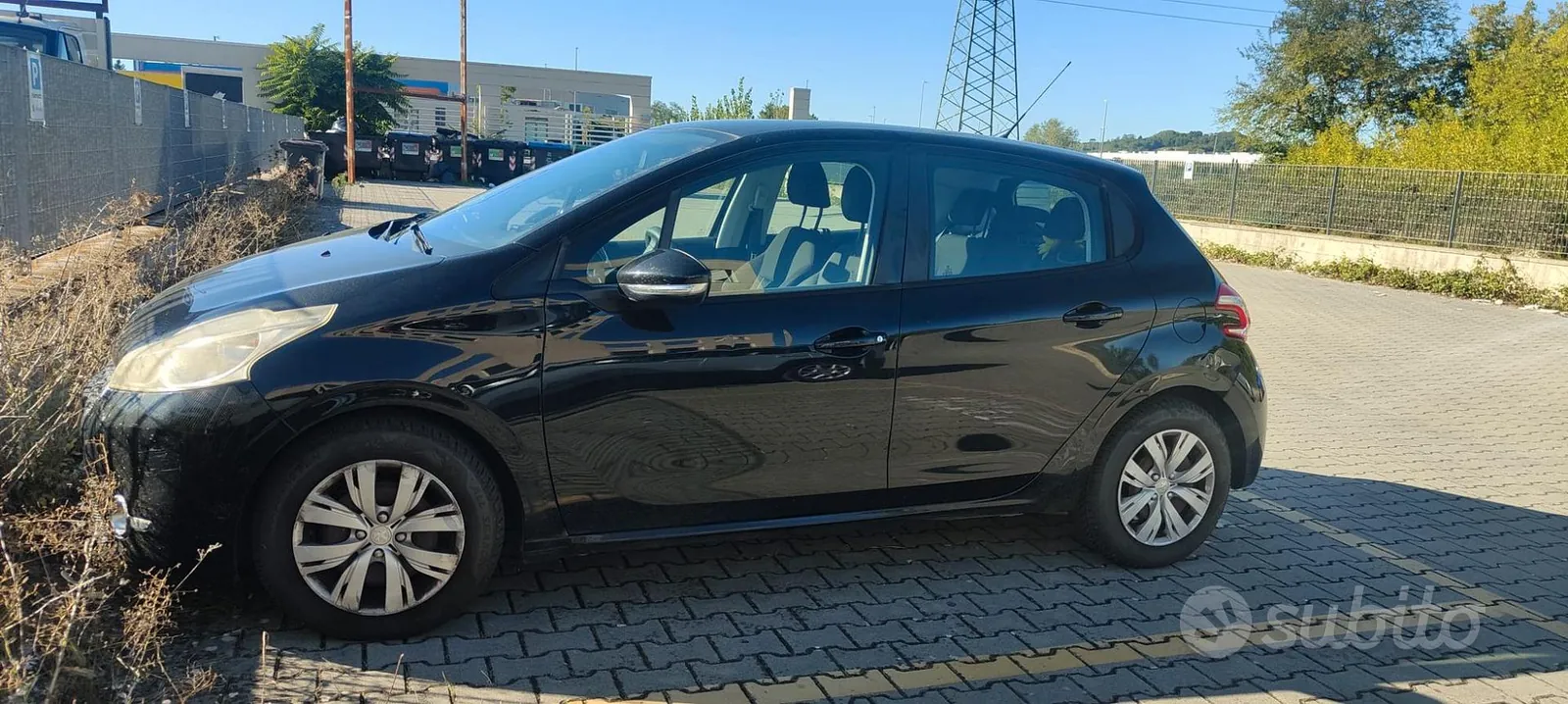 Peugeot 208 2014 photo 2