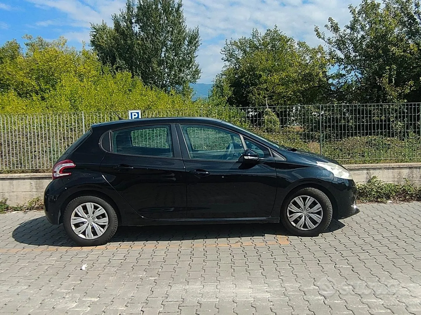 Peugeot 208 2014 photo 4