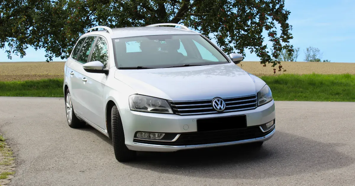Volkswagen Passat 2011 photo 2