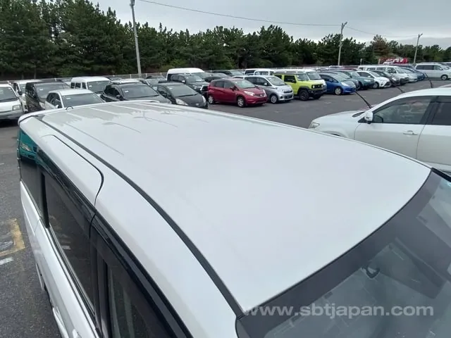 Toyota Voxy 2016 photo 5