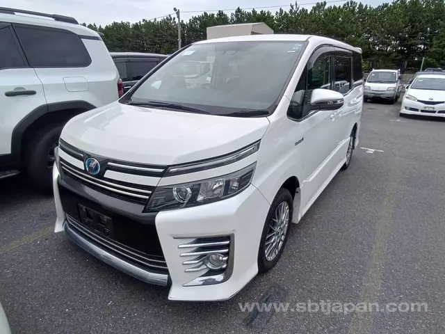 Toyota Voxy 2016 photo 2