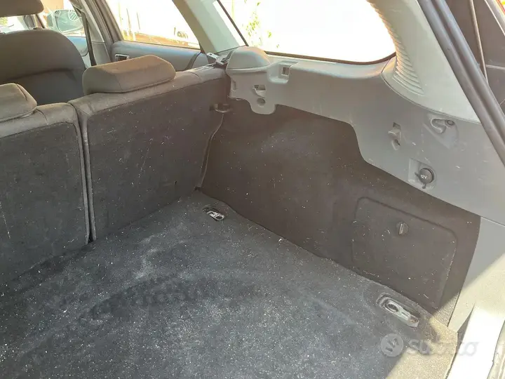 Ford Focus 2009 photo 2