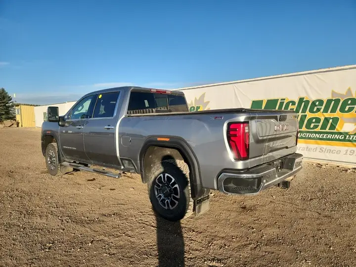 GMC Sierra 2500Hd 2024 photo 3