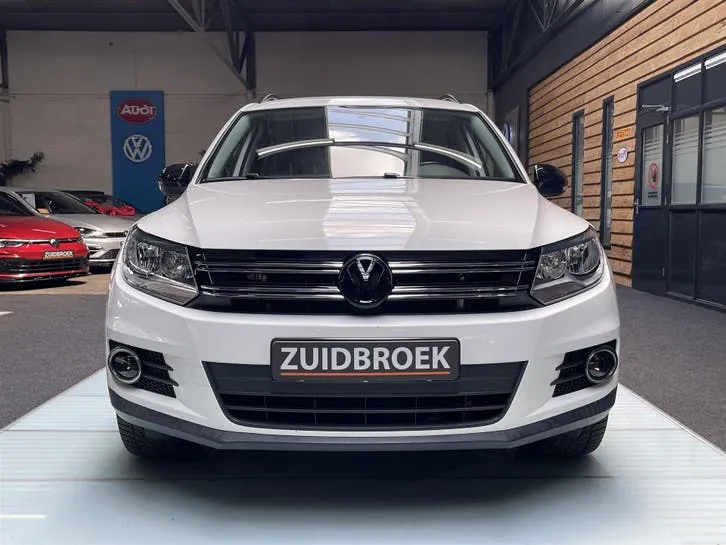 Volkswagen Tiguan 2012 photo 2