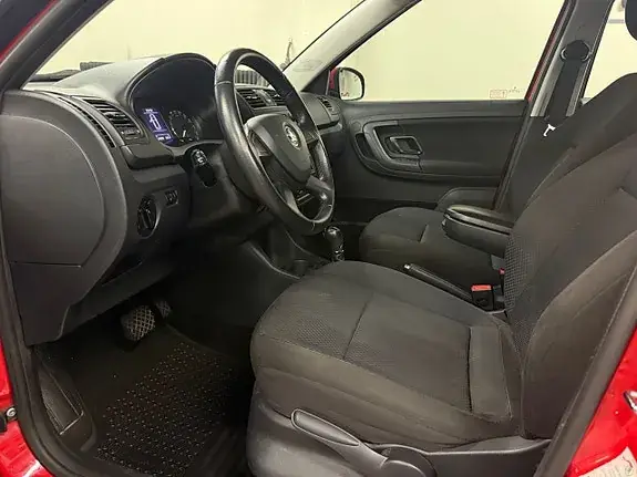 Skoda Fabia 2013 photo 5