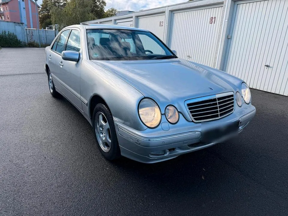 Mercedes-Benz W210