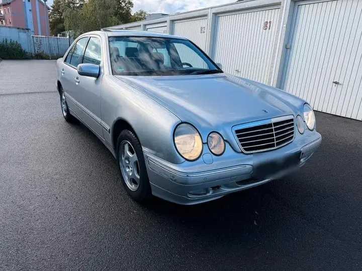 Mercedes-Benz W210