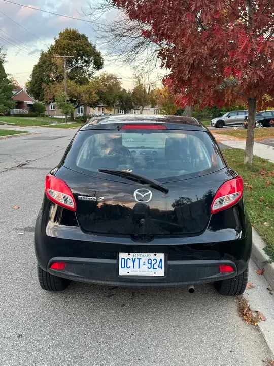 Mazda 2 2011 photo 2