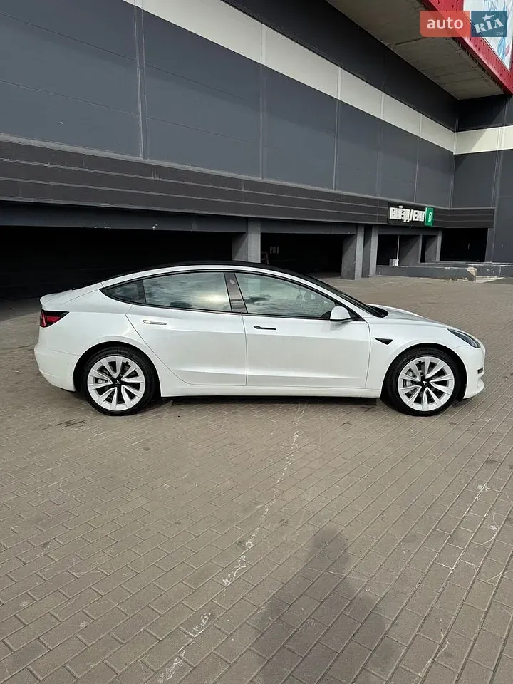 Tesla Model 3 2021 photo 3