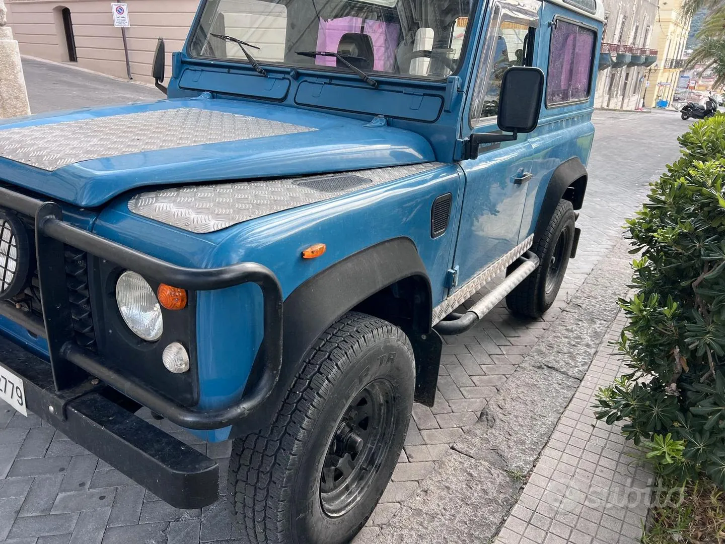 Land Rover Defender 1992 photo 4