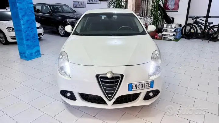 Alfa Romeo Giulietta 2012 photo 2