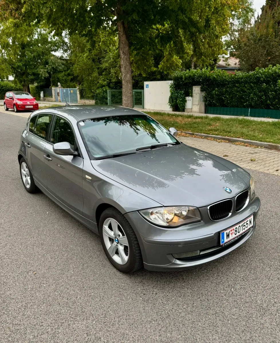 BMW 1 Series 2011 photo 2