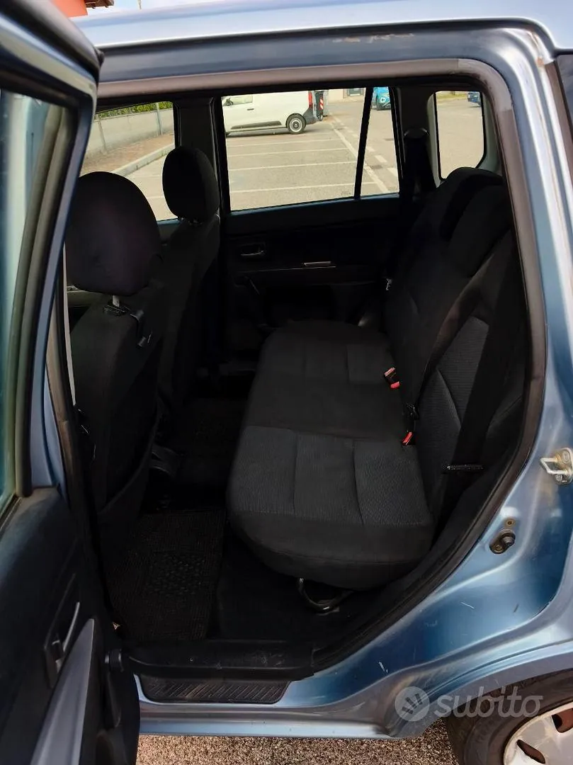 Mazda 2 2006 photo 5