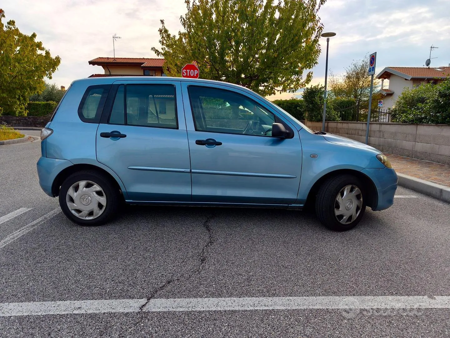 Mazda 2 2006 photo 2