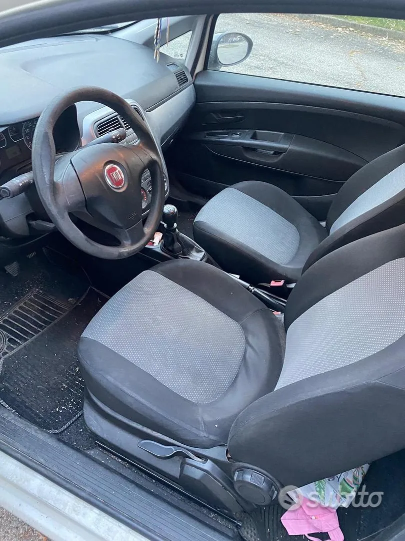 Fiat Grande Punto 2011 photo 5