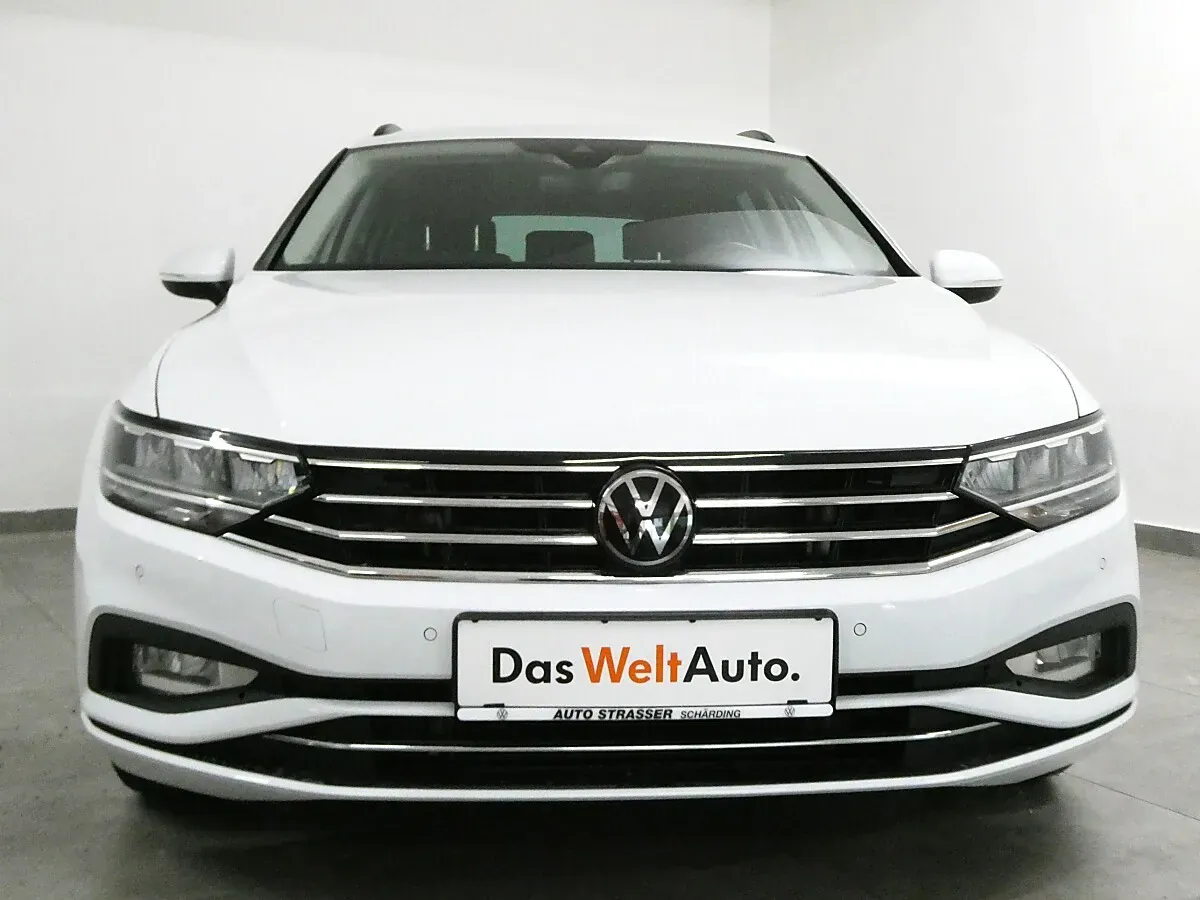 Volkswagen Passat 2022 photo 2