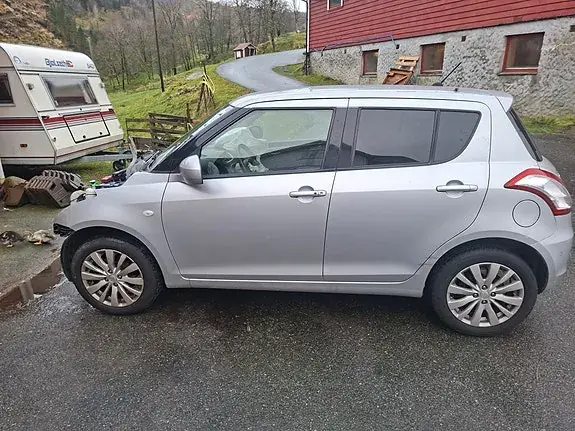 Suzuki Swift 2012 photo 4