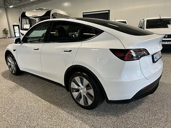 Tesla Model Y 2023 photo 2