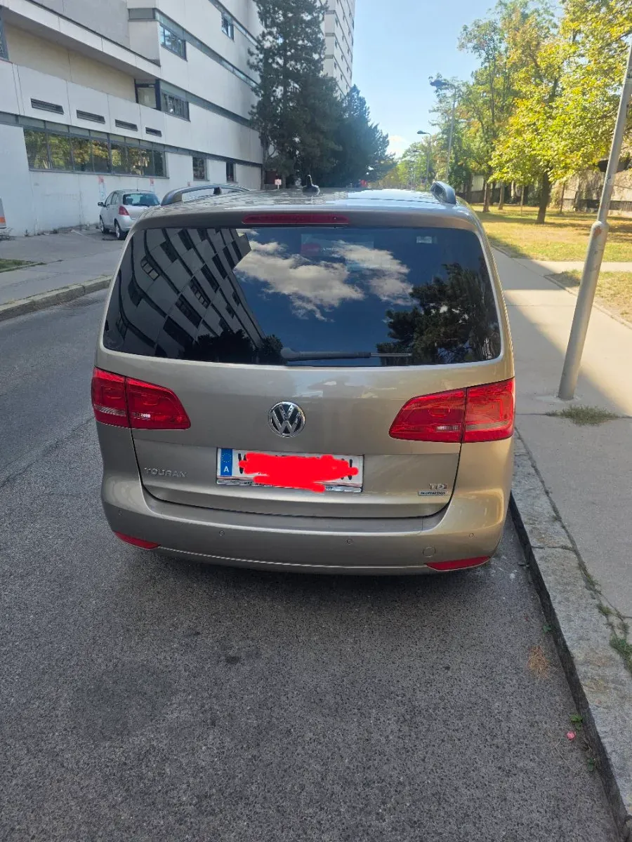 Volkswagen Touran 2014 photo 2
