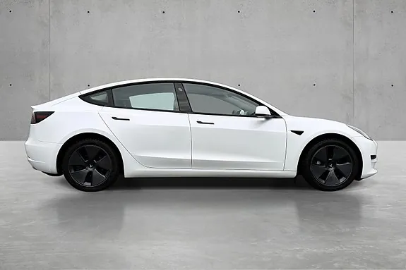 Tesla Model 3 2022 photo 2
