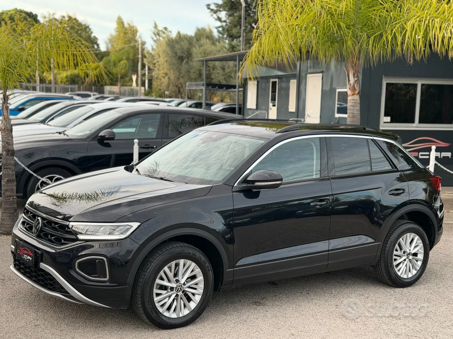 Volkswagen T-Roc 2023 photo 2