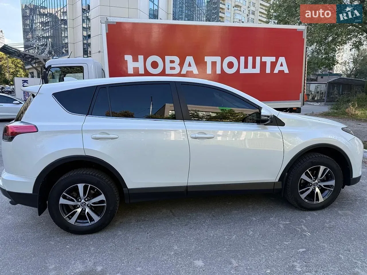 Toyota Rav4 2017 photo 4