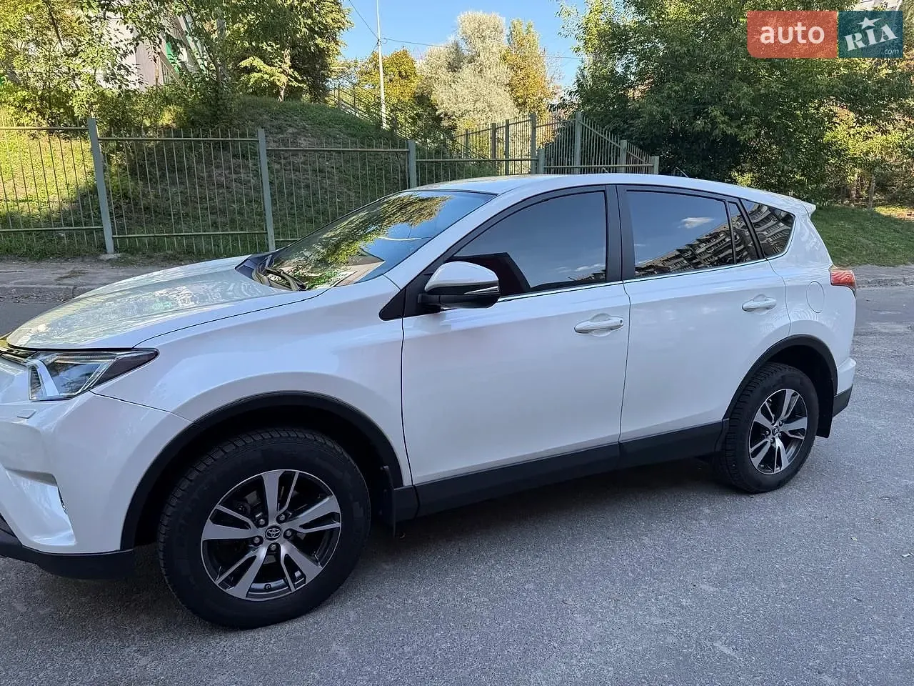 Toyota Rav4 2017 photo 2