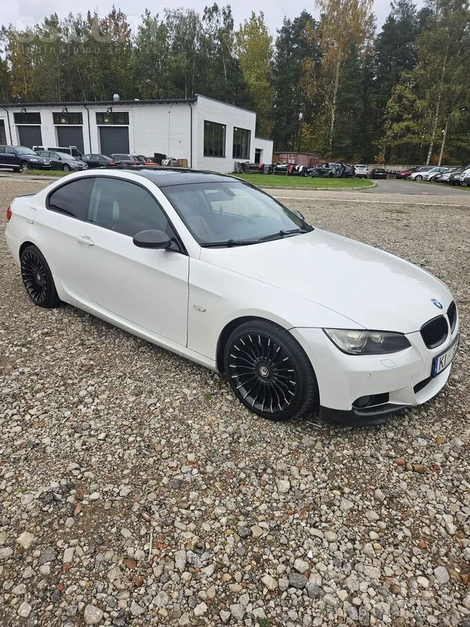 BMW 330 2007 photo 2