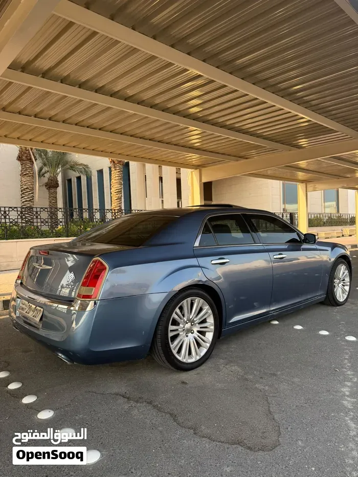 Chrysler 300 2011 photo 4