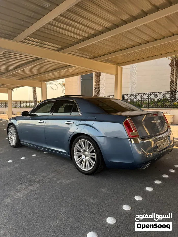 Chrysler 300 2011 photo 3