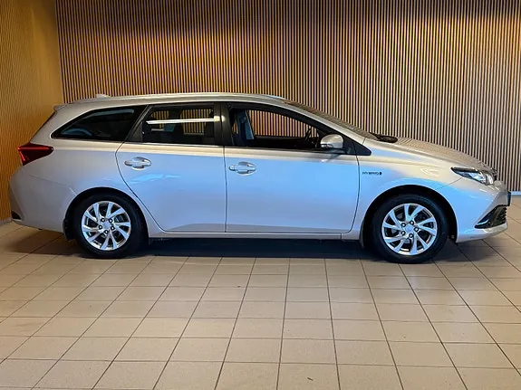 Toyota Auris 2016 photo 3