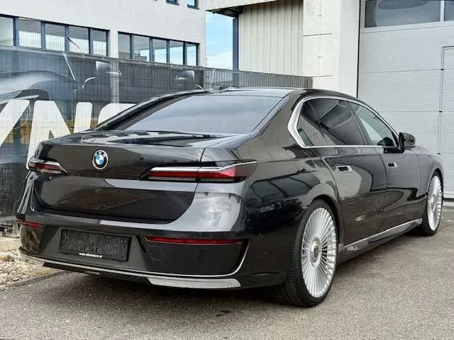 BMW 7 Series 2023 photo 2