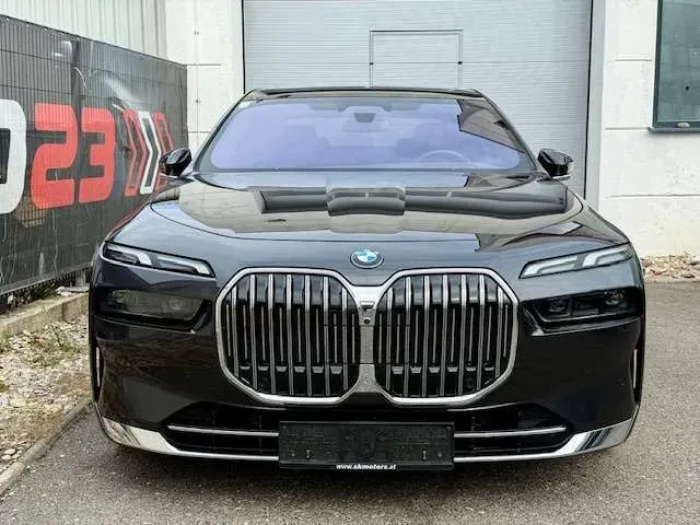 BMW 7 Series 2023 photo 3