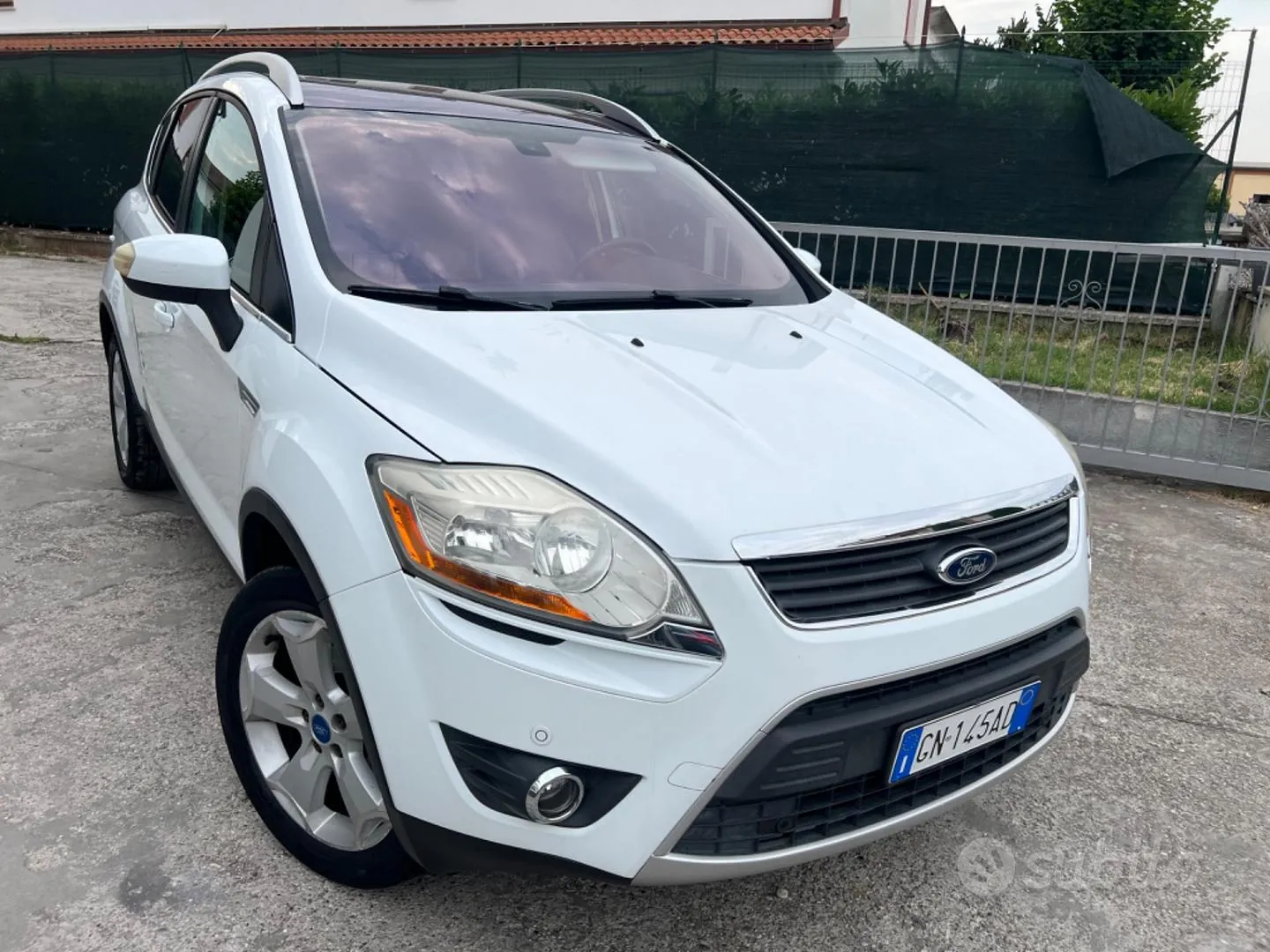 Ford Kuga 2011 photo 2
