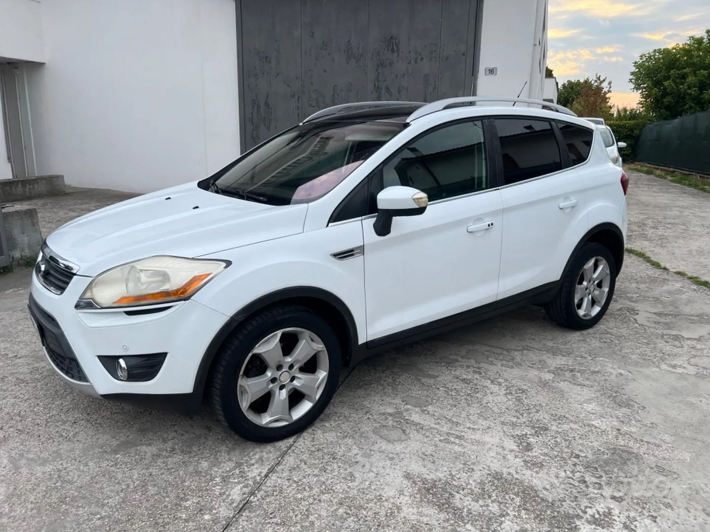 Ford Kuga 2011 photo 4