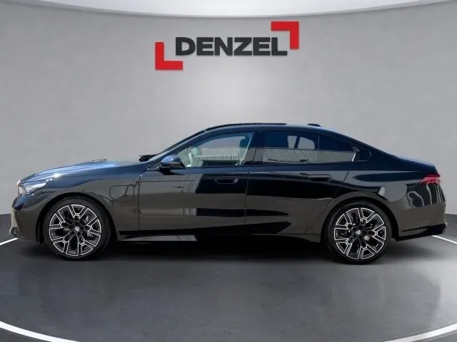 BMW 5 Series photo 2