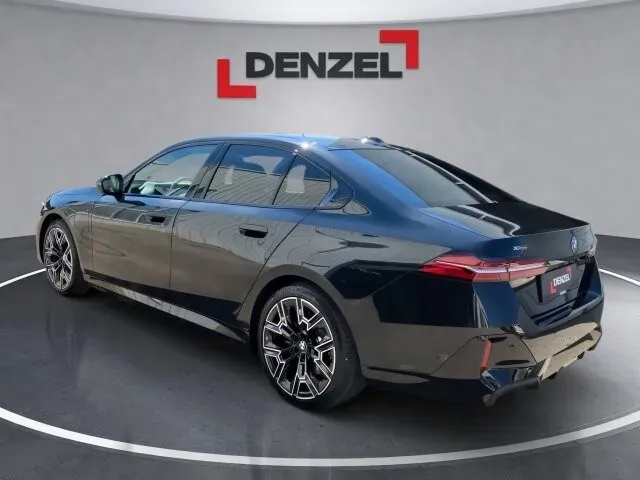 BMW 5 Series photo 3