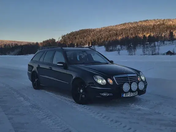 Mercedes-Benz E 320