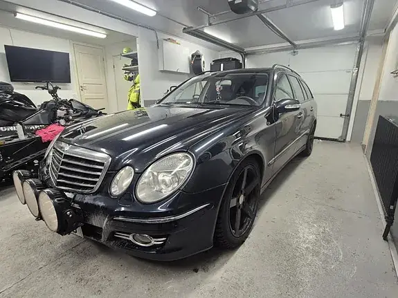 Mercedes-Benz E 320 2006 photo 2