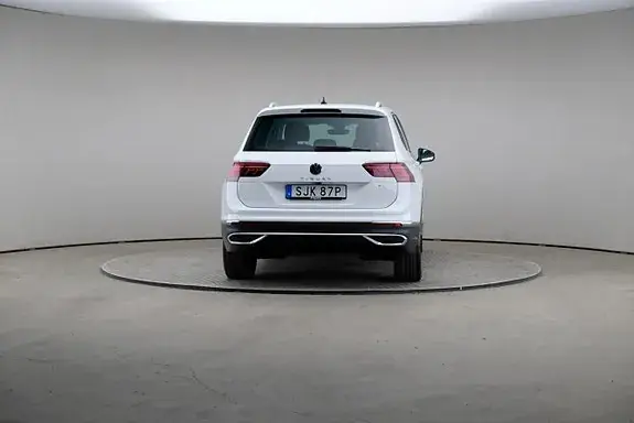Volkswagen Tiguan 2024 photo 2