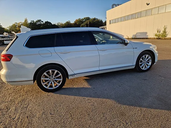 Volkswagen Passat 2017 photo 2