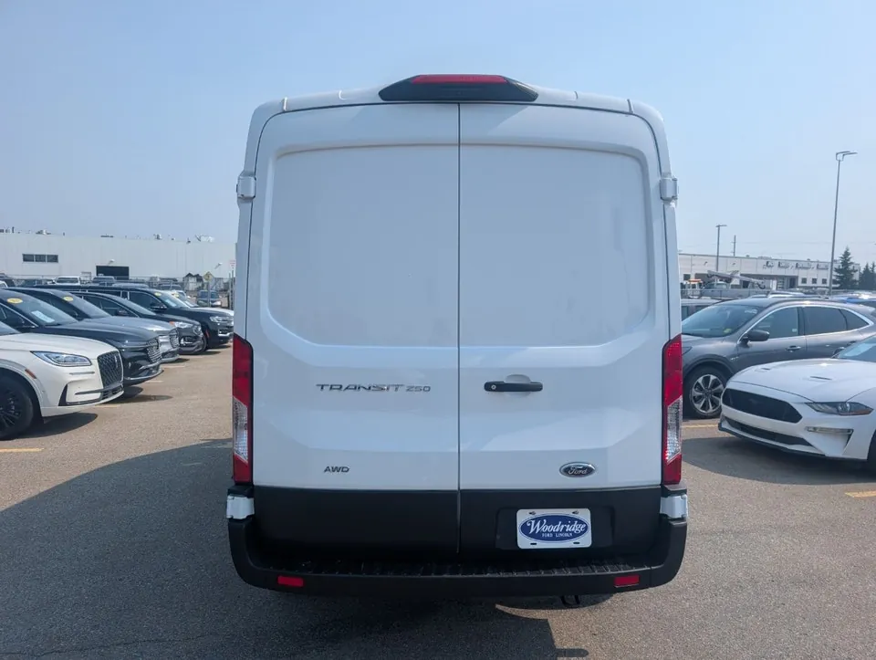 Ford Transit 2025 photo 5
