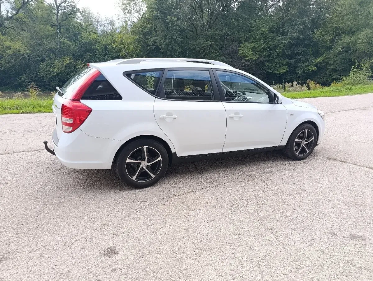 Kia Ceed 2011 photo 2