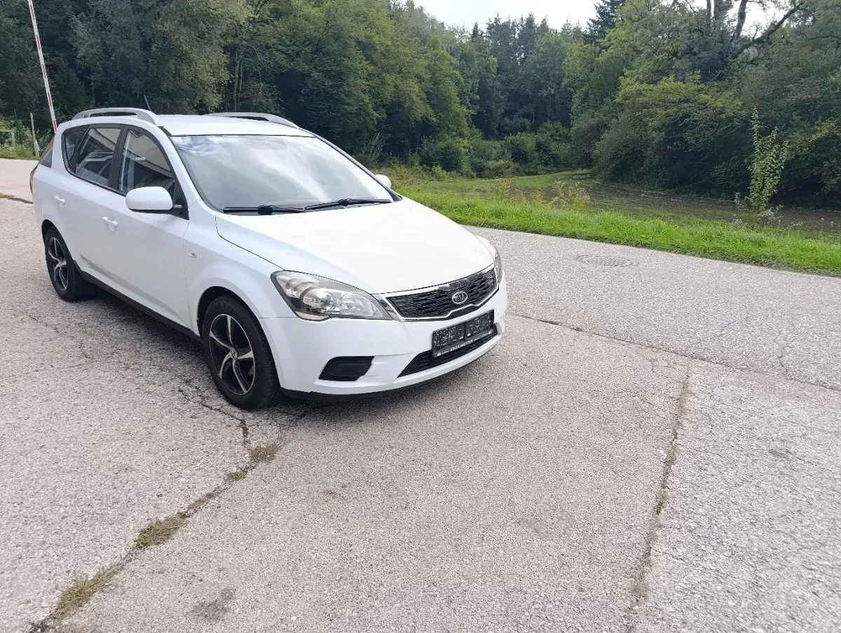 Kia Ceed 2011 photo 3